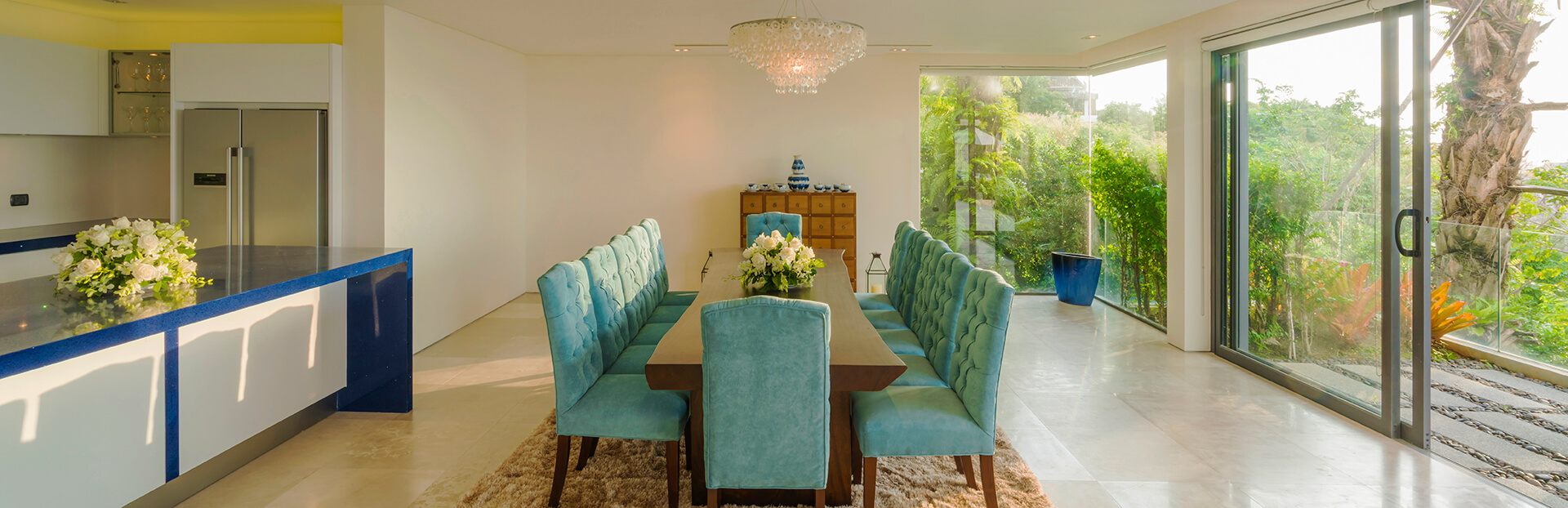 Villa Samira - Plush dining area